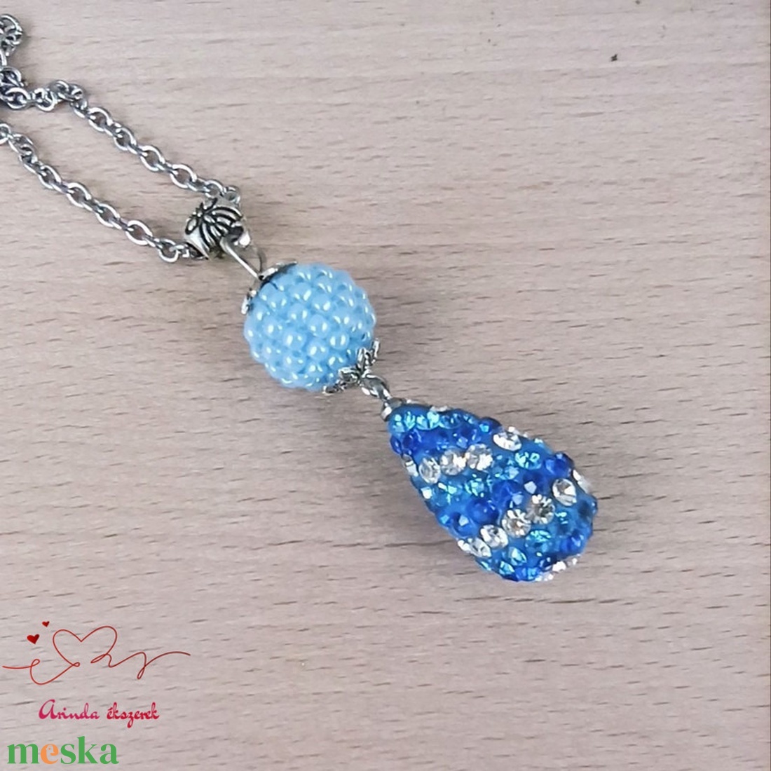 Kék kristály shamballa stílusú kristály csepp és fűzött bogyó nyaklánc - ékszer - nyaklánc - bogyós nyaklánc - Meska.hu Kék kristály shamballa stílusú kristály csepp és fűzött bogyó nyaklánc - ékszer - nyaklánc - bogyós nyaklánc - Meska.hu