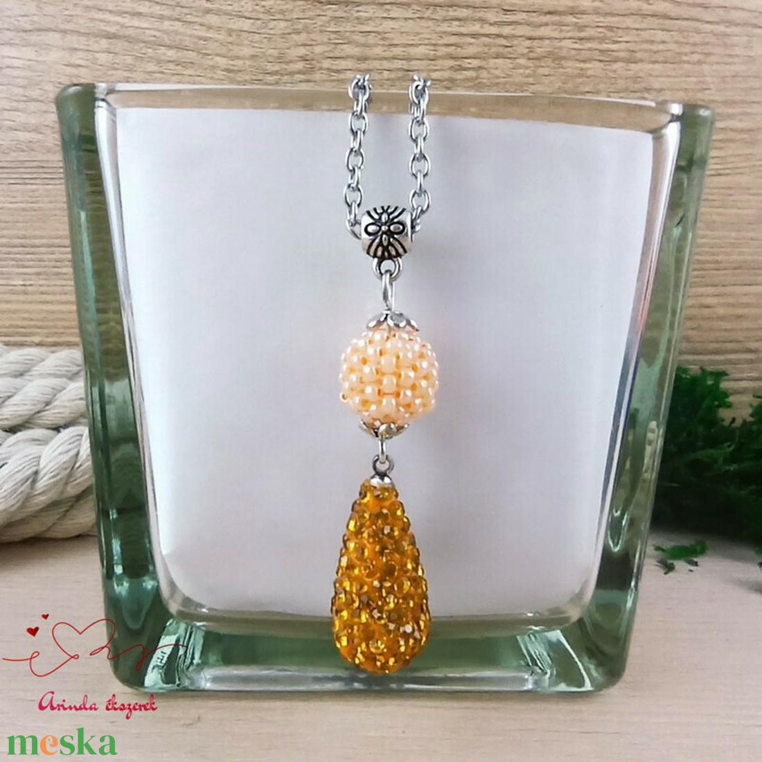 Arany és bézs kristály shamballa stílusú kristály csepp és fűzött bogyó nyaklánc - ékszer - nyaklánc - bogyós nyaklánc - Meska.hu Arany és bézs kristály shamballa stílusú kristály csepp és fűzött bogyó nyaklánc - ékszer - nyaklánc - bogyós nyaklánc - Meska.hu