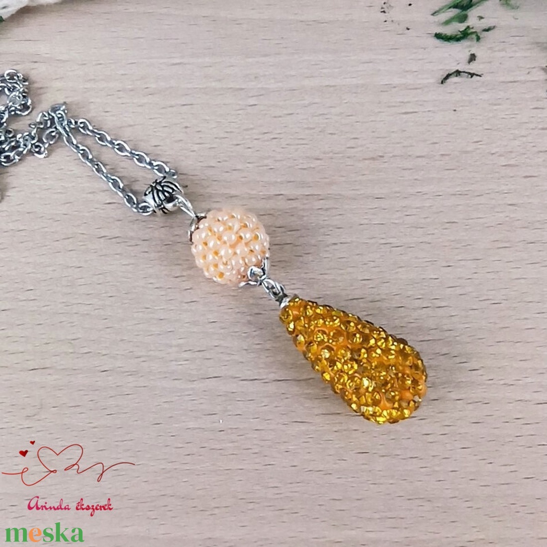 Arany és bézs kristály shamballa stílusú kristály csepp és fűzött bogyó nyaklánc - ékszer - nyaklánc - bogyós nyaklánc - Meska.hu Arany és bézs kristály shamballa stílusú kristály csepp és fűzött bogyó nyaklánc - ékszer - nyaklánc - bogyós nyaklánc - Meska.hu