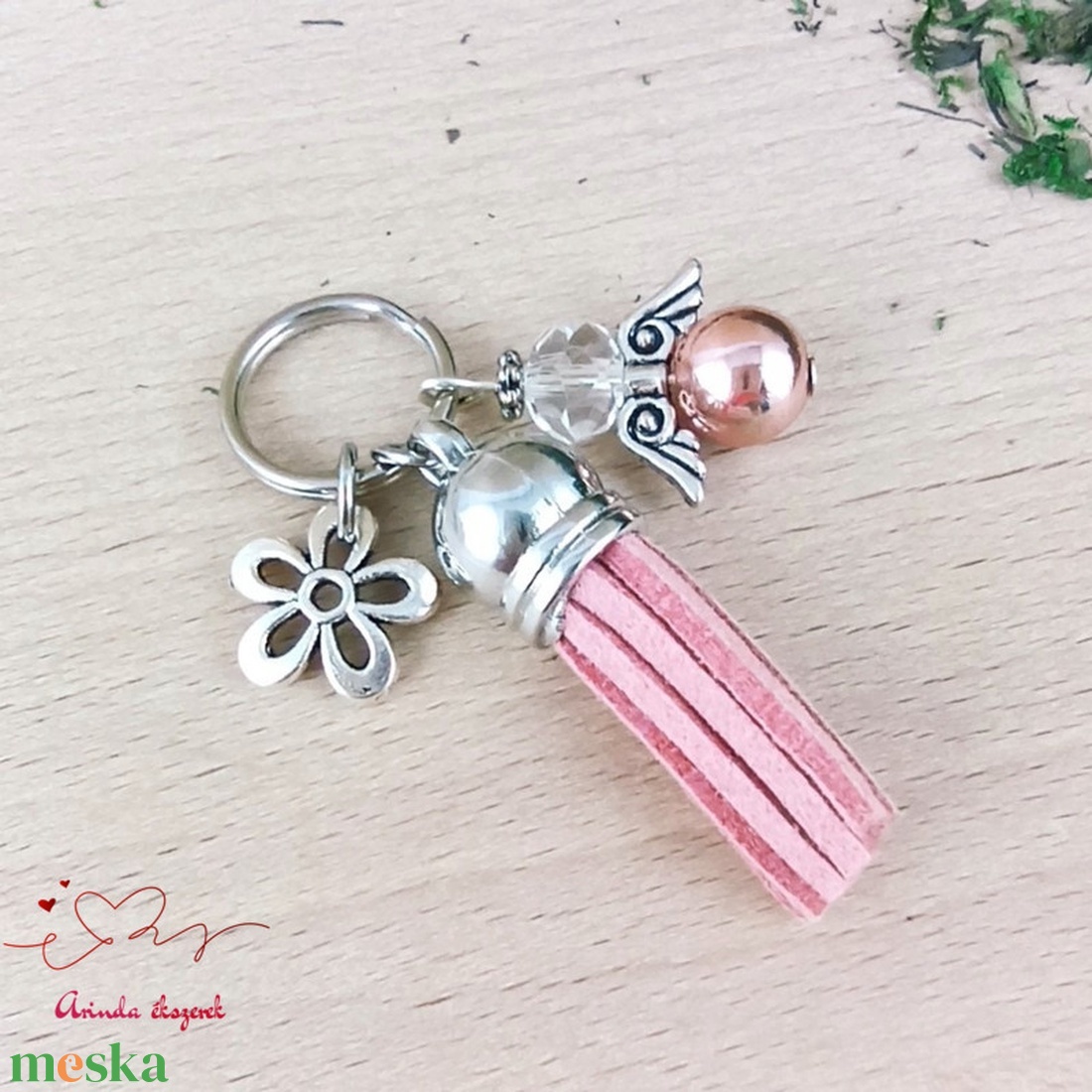 Rosegold hematit ásvány angyal rózsaszín bojttal virággal kulcstartó táskadísz pedagógusnapra - táska & tok - kulcstartó & táskadísz - kulcstartó - Meska.hu Rosegold hematit ásvány angyal rózsaszín bojttal virággal kulcstartó táskadísz pedagógusnapra - táska & tok - kulcstartó & táskadísz - kulcstartó - Meska.hu
