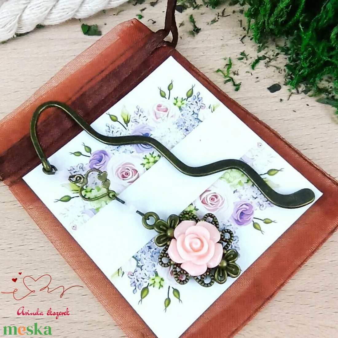 Rózsaszín nagy rózsa könyvjelző antik bronz alappal szívvel virággal - könyv & zene - könyvjelző - Meska.hu