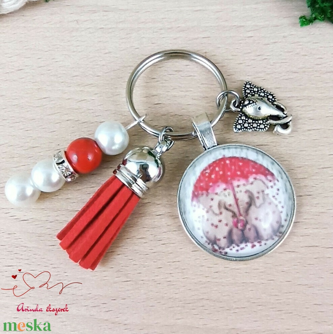 Szerelmes elefánt piros bojtos üveglencsés kulcstartó táskadísz  - táska & tok - kulcstartó & táskadísz - táskadísz - Meska.hu