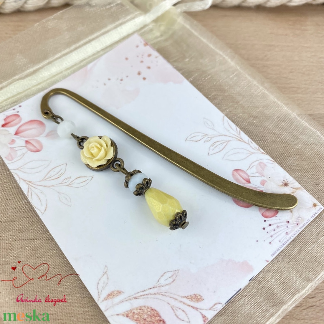 Krém apró rózsa könyvjelző antik bronz alappal fehér gyöngyel cseppel  - könyv & zene - könyvjelző - Meska.hu