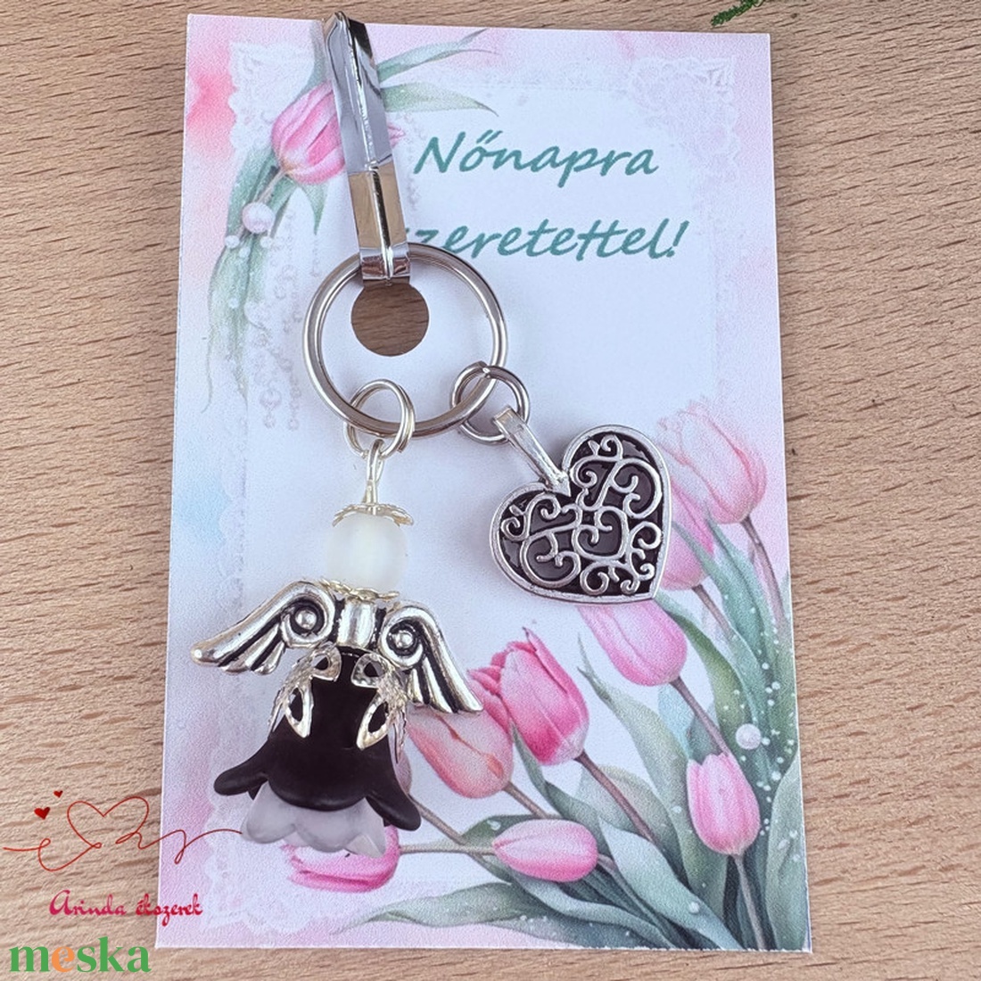 Nőnapi ajándék szerencse fekete-fehér angyala kulcstartó ajándékkártyával választható medállal szív angyal angyalszárny  - táska & tok - kulcstartó & táskadísz - kulcstartó - Meska.hu