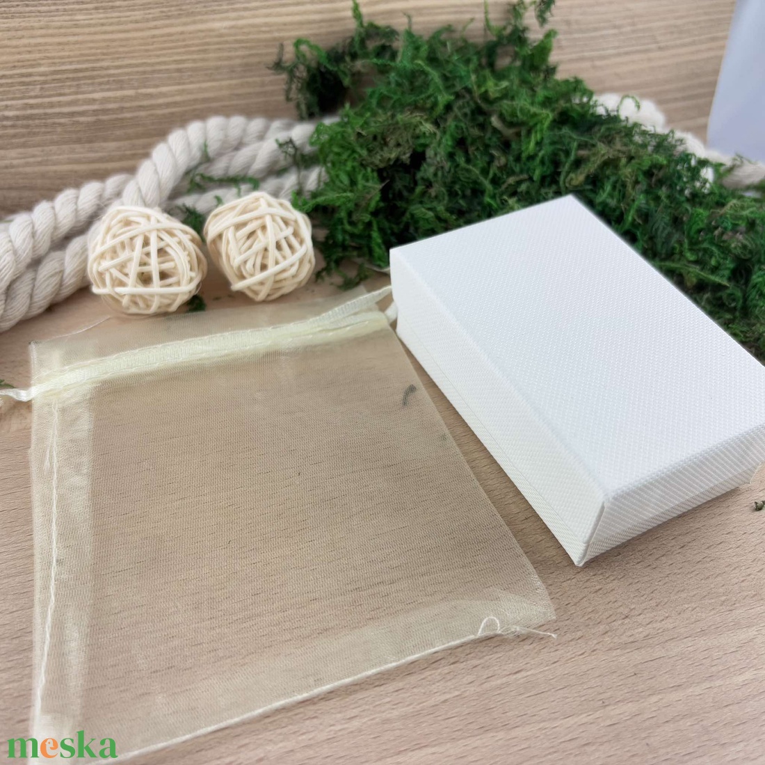 Apró virágok üveglencsés könyvjelző  - könyv & zene - könyvjelző - Meska.hu