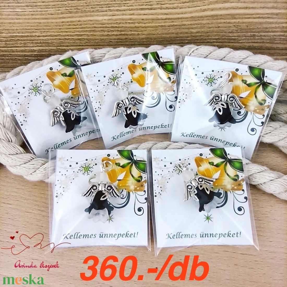 Angyalka medál fekete-fehér 5 db-os csomagban ajándékkártyával karácsonyi apróság kollégának osztálytársnak vendégnek - ékszer - nyaklánc - medál - Meska.hu