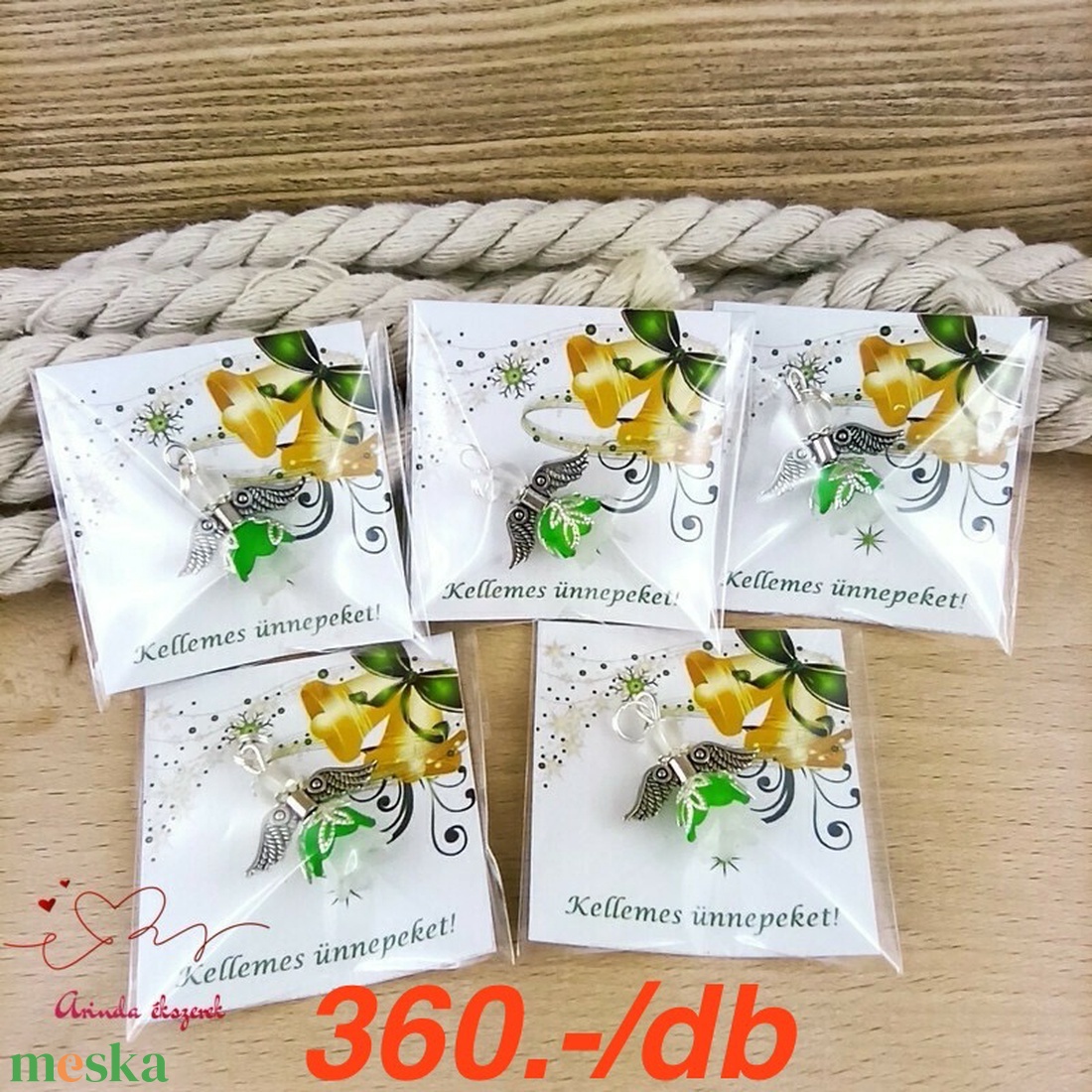 Angyalka medál sötétzöld 5 db-os csomagban ajándékkártyával karácsonyi apróság kollégának osztálytársnak vendégnek - karácsony - karácsonyi ajándékozás - karácsonyi képeslap, üdvözlőlap, ajándékkísérő - Meska.hu