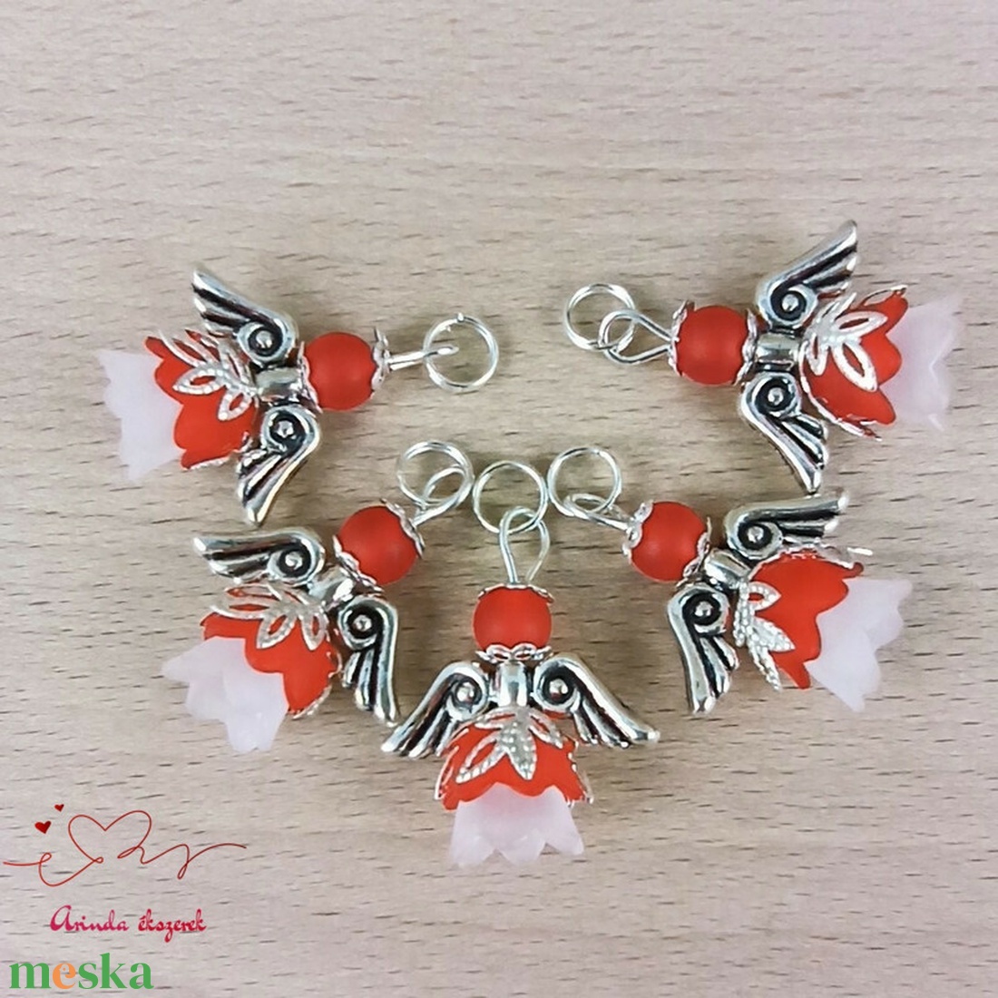 Angyalka medál piros 5 db-os csomagban ajándékkártyával karácsonyi apróság kollégának osztálytársnak vendégnek - karácsony - karácsonyi ajándékozás - karácsonyi képeslap, üdvözlőlap, ajándékkísérő - Meska.hu