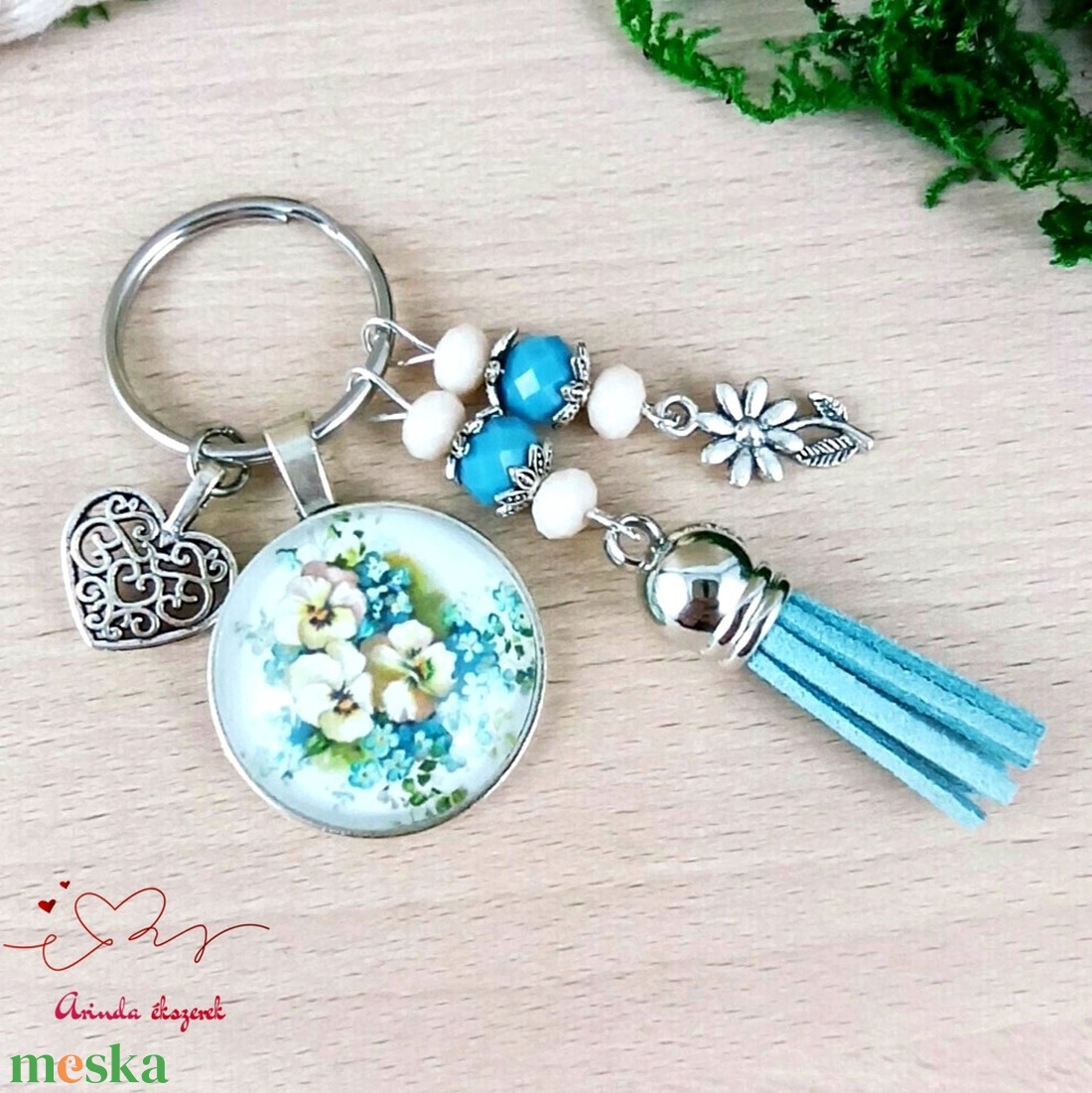 Nefelejcs kék bojtos üveglencsés kulcstartó táskadísz  - táska & tok - kulcstartó & táskadísz - kulcstartó - Meska.hu