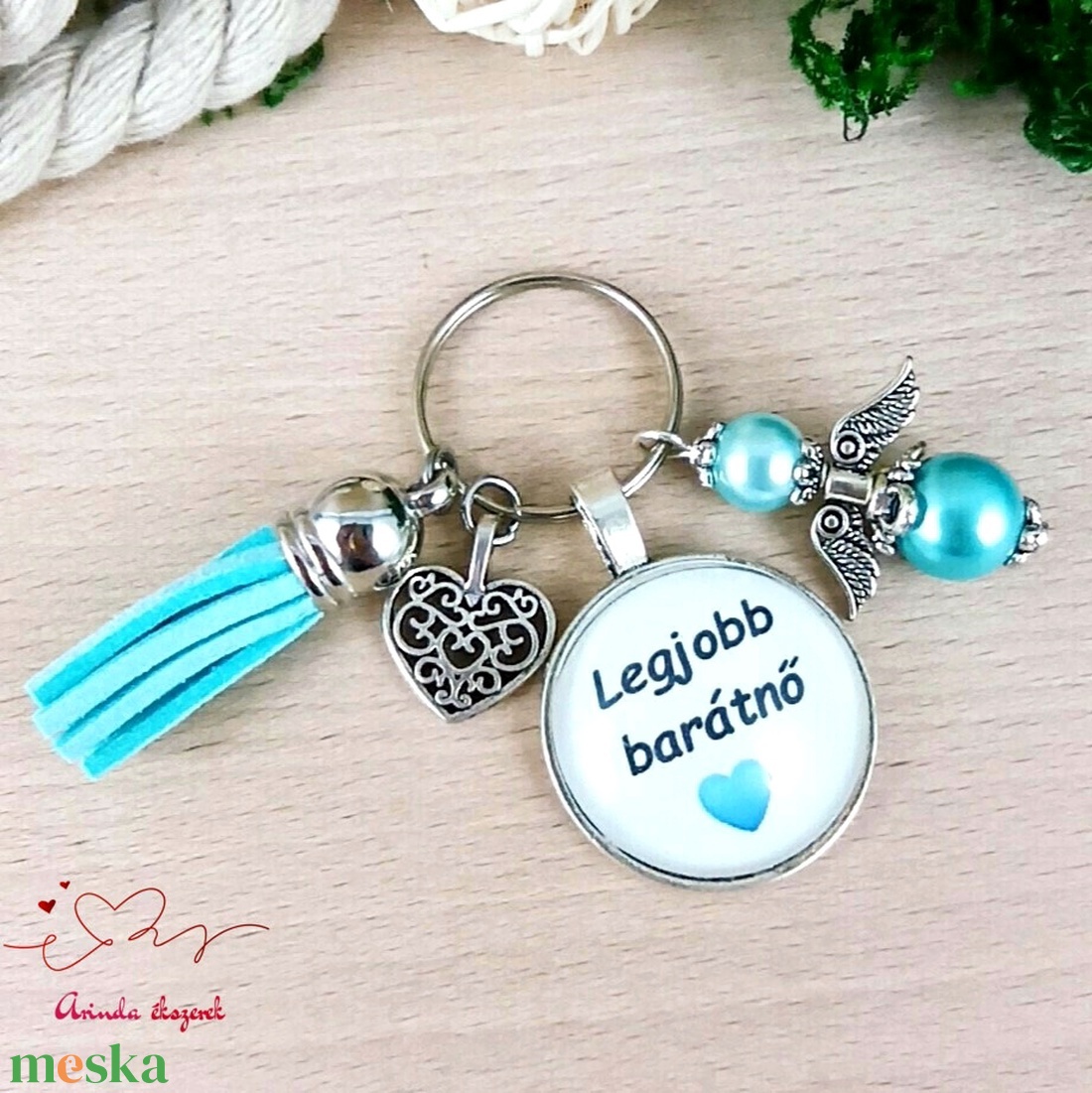 Legjobb barátnő feliratos üveglencsés kulcstartó táskadísz kék angyallal és bojttal  - táska & tok - kulcstartó & táskadísz - kulcstartó - Meska.hu