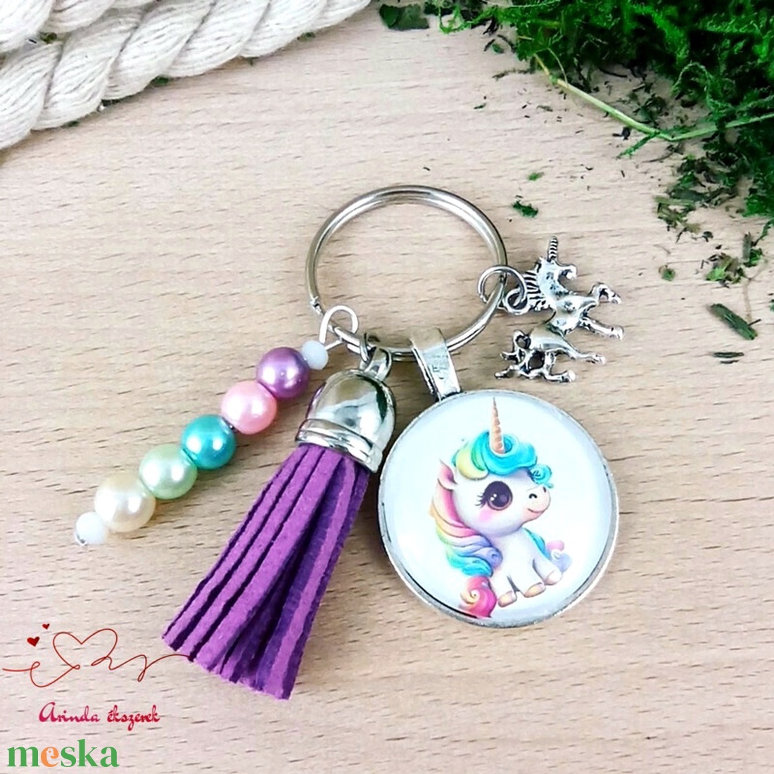 Unikornis lila bojtos üveglencsés kulcstartó táskadísz  - táska & tok - kulcstartó & táskadísz - kulcstartó - Meska.hu