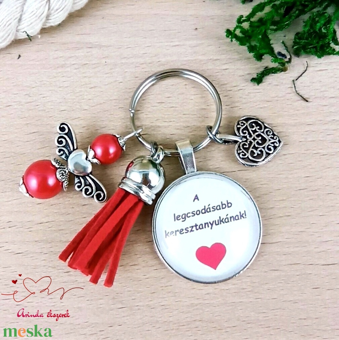 A legcsodásabb keresztanyukának feliratos piros bojtos üveglencsés kulcstartó táskadísz - táska & tok - kulcstartó & táskadísz - kulcstartó - Meska.hu