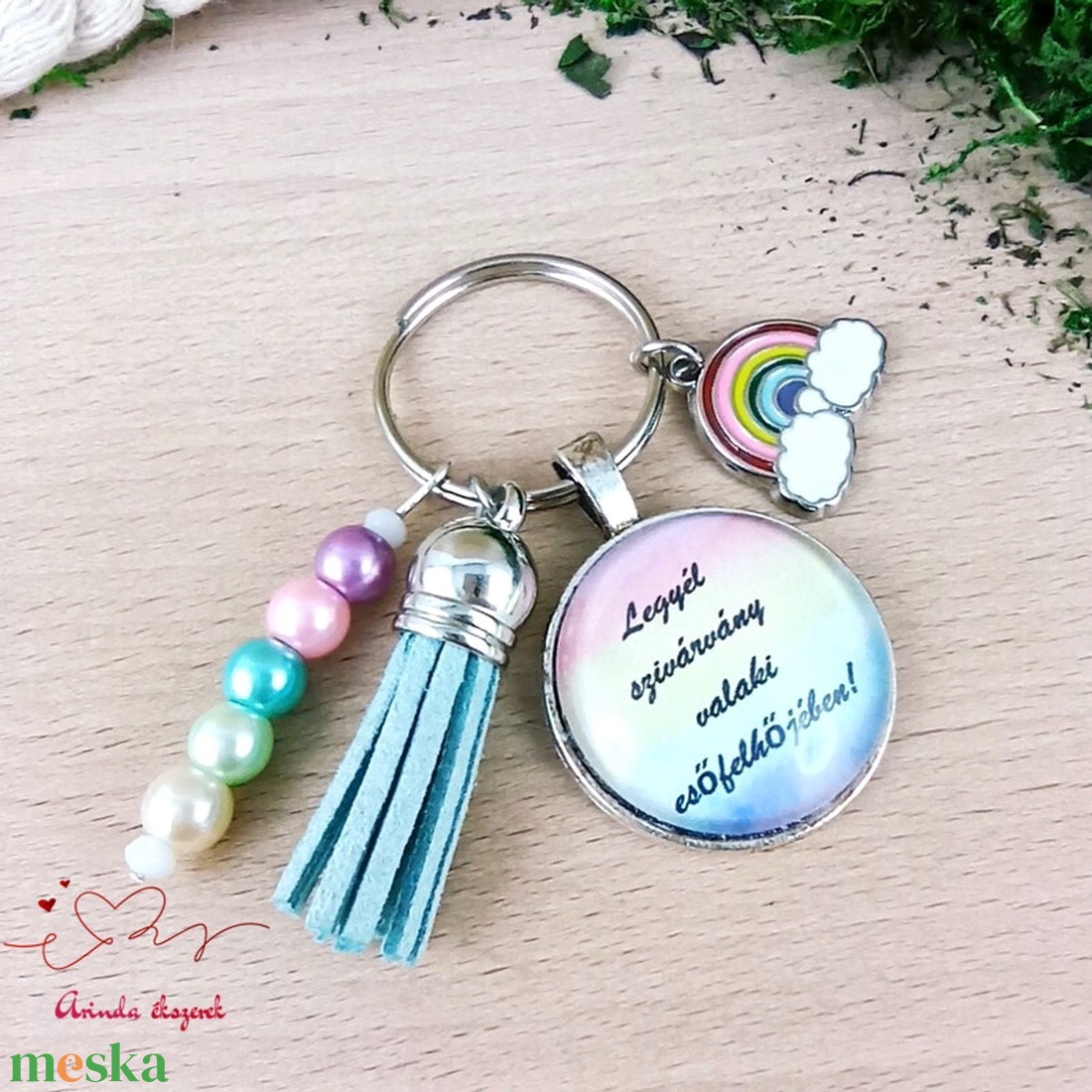 Legyél szivárvány valaki esőfelhőjében feliratos kék bojtos üveglencsés kulcstartó táskadísz  - táska & tok - kulcstartó & táskadísz - kulcstartó - Meska.hu