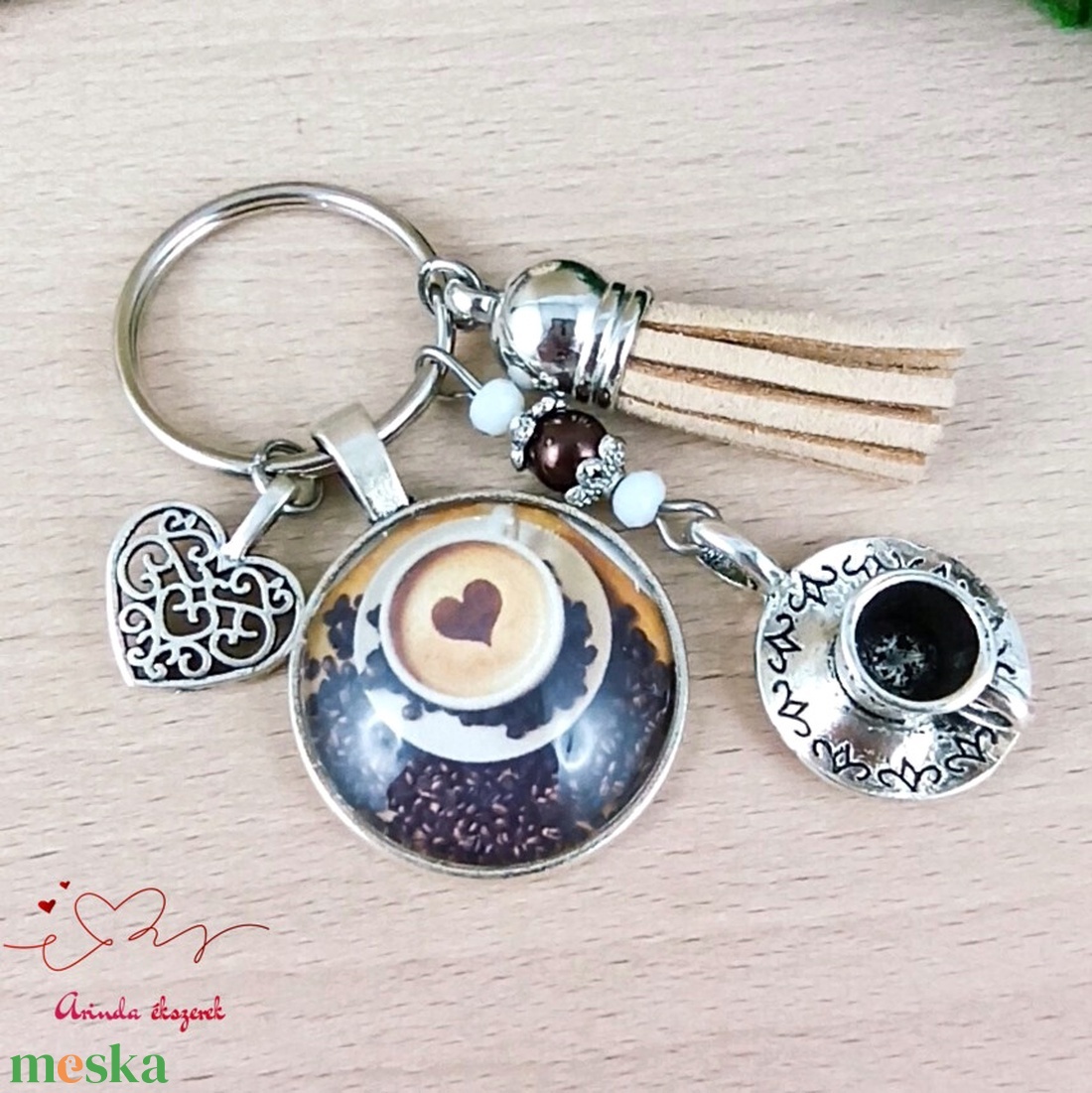 Reggeli energia bézs bojtos üveglencsés kulcstartó táskadísz  - táska & tok - kulcstartó & táskadísz - kulcstartó - Meska.hu