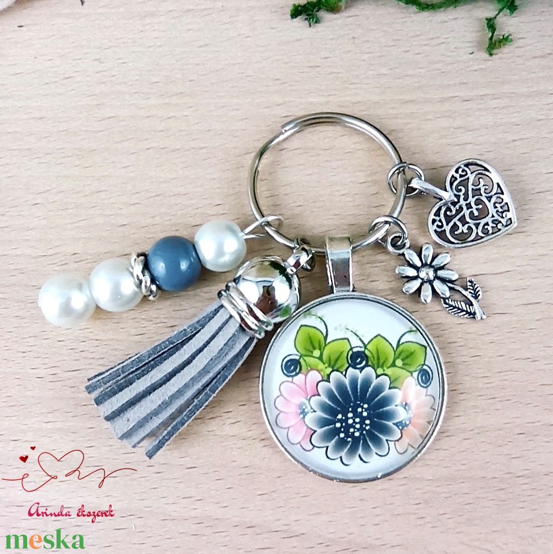 Színes virágok szürke bojtos üveglencsés kulcstartó táskadísz  - táska & tok - kulcstartó & táskadísz - táskadísz - Meska.hu