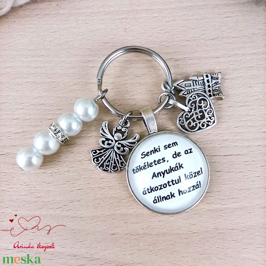 Senki sem tökéletes de az anyukák átkozottul közel állnak hozzá feliratos üveglencsés kulcstartó táskadísz  - táska & tok - kulcstartó & táskadísz - táskadísz - Meska.hu