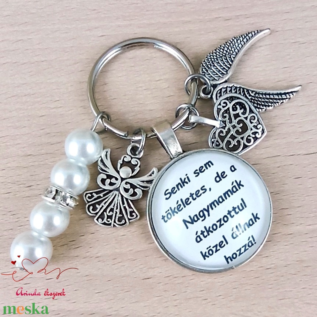 Senki sem tökéletes de a nagymamák átkozottul közel állnak hozzá feliratos üveglencsés kulcstartó táskadísz  - táska & tok - kulcstartó & táskadísz - kulcstartó - Meska.hu