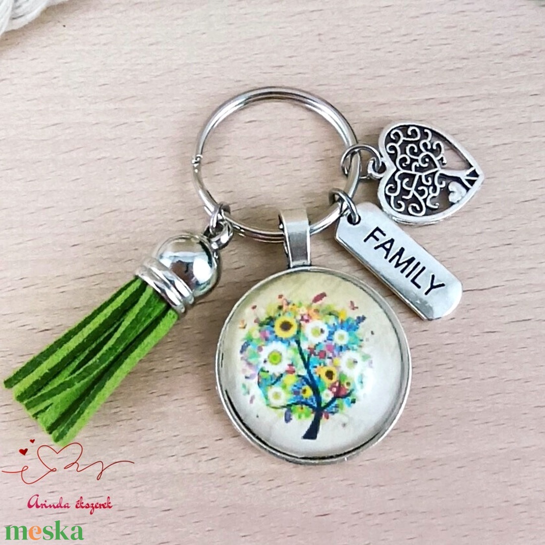 Életfa zöld bojtos üveglencsés kulcstartó táskadísz  - táska & tok - kulcstartó & táskadísz - kulcstartó - Meska.hu