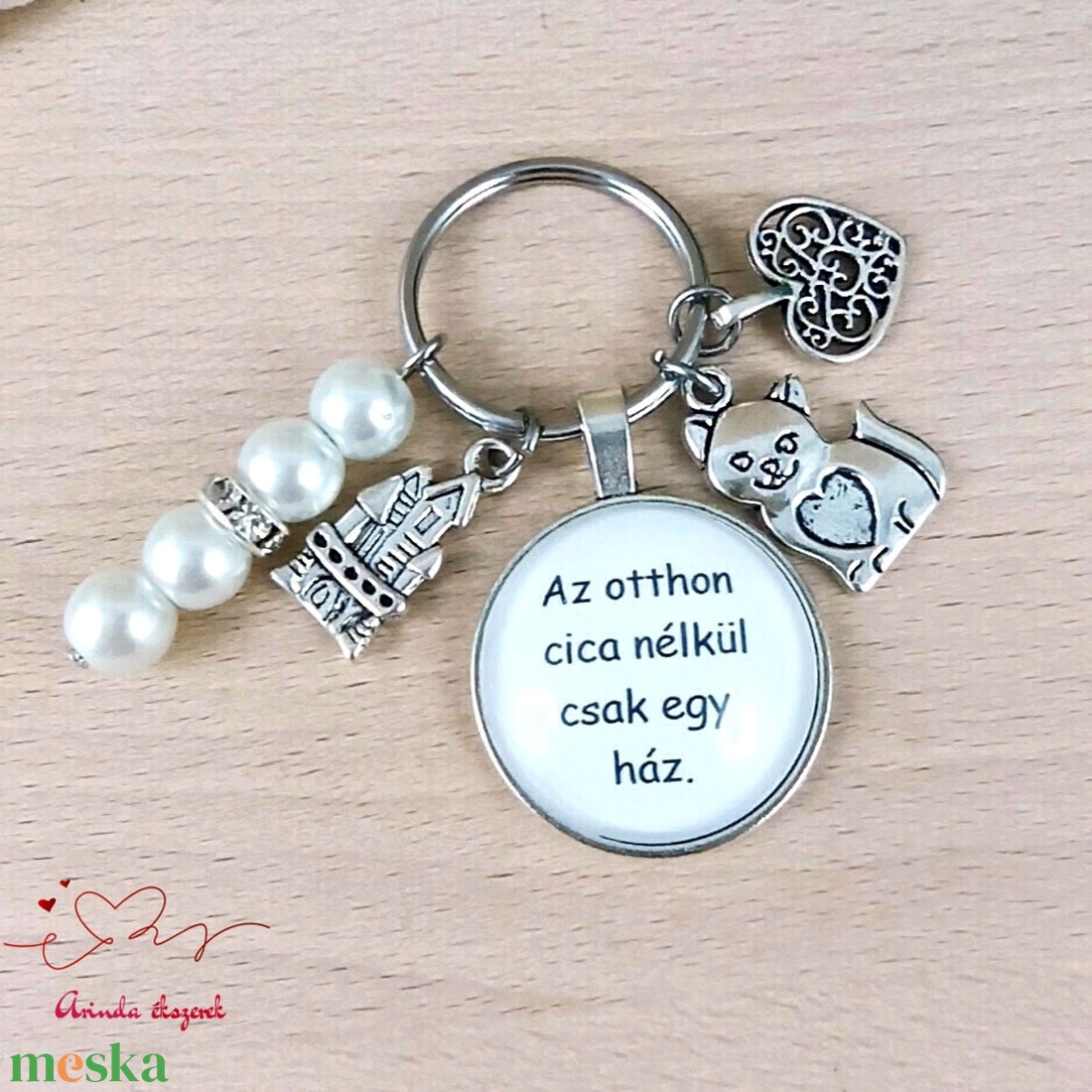 Az otthon cica nélkül csak egy ház feliratos üveglencsés kulcstartó táskadísz  - táska & tok - kulcstartó & táskadísz - kulcstartó - Meska.hu