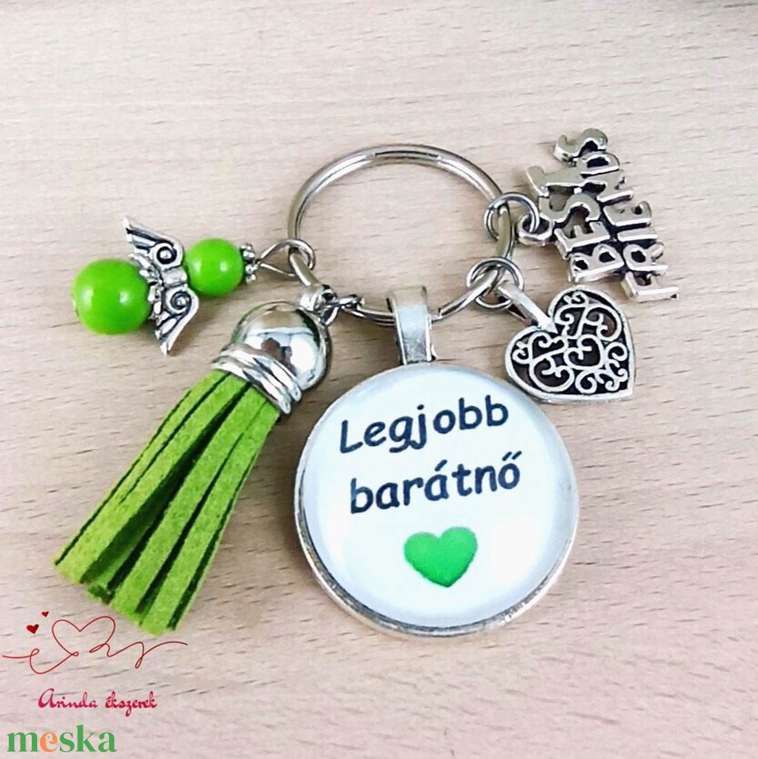 Legjobb barátnő feliratos üveglencsés kulcstartó táskadísz zöld angyallal és bojttal  - táska & tok - kulcstartó & táskadísz - kulcstartó - Meska.hu