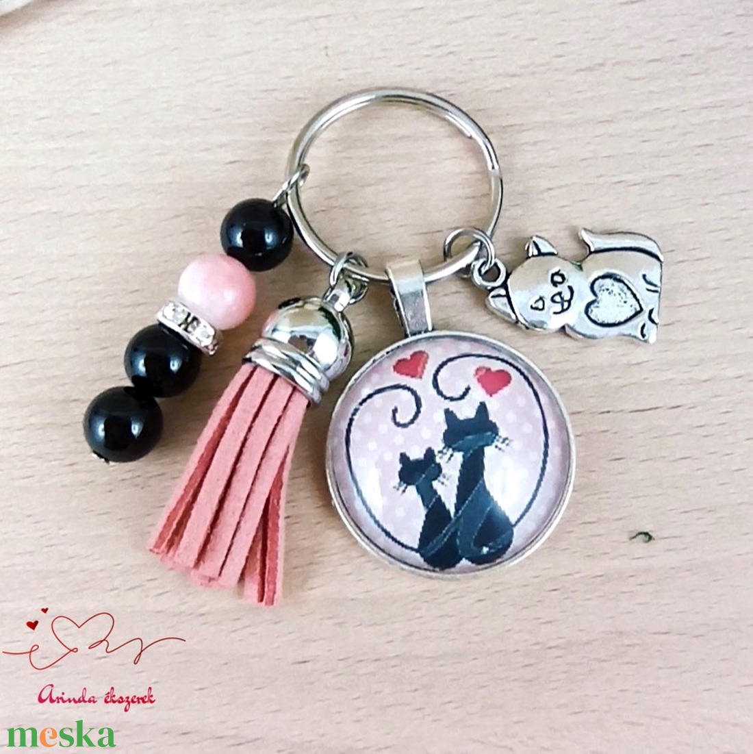 Szerelmes cicák rózsaszín bojtos üveglencsés kulcstartó táskadísz  - táska & tok - kulcstartó & táskadísz - kulcstartó - Meska.hu