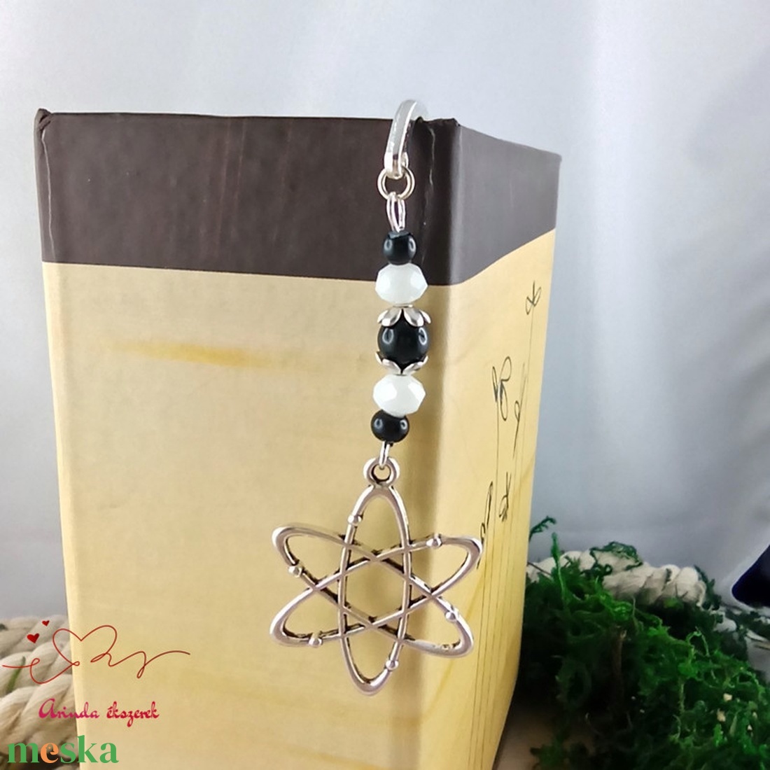 Atom könyvjelző  - könyv & zene - könyvjelző - Meska.hu