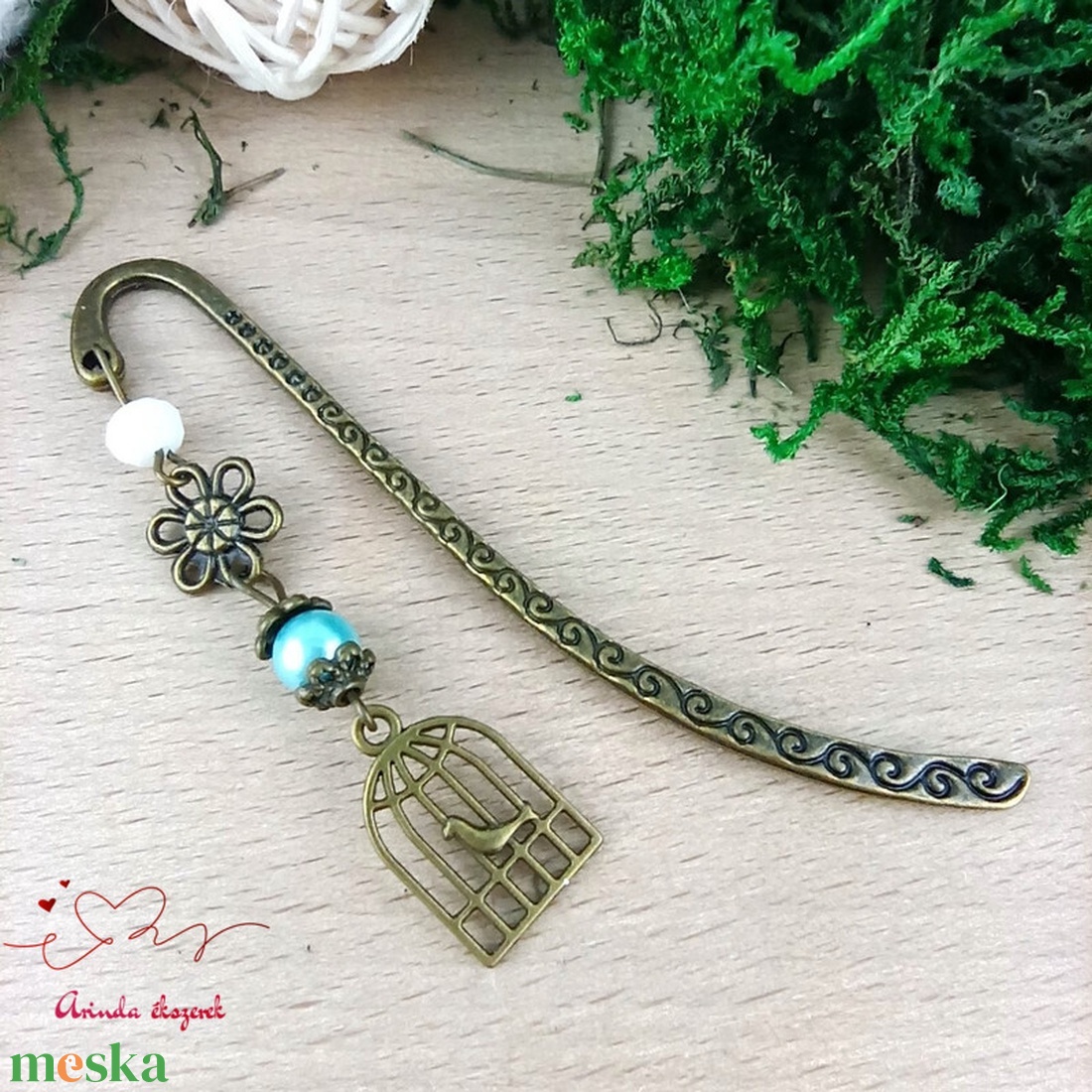 Kalitka medálos könyvjelző kék-fehér gyöngyökkel - könyv & zene - könyvjelző - Meska.hu