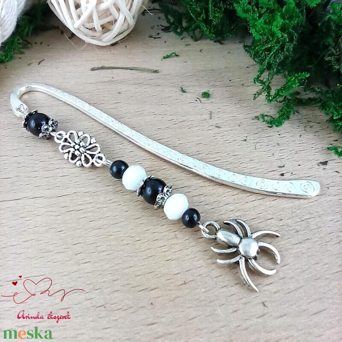 Fekete fehér pók könyvjelző - otthon & életmód - dekoráció - halloween - halloweeni ékszerek - Meska.hu