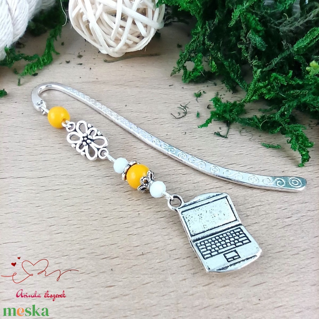 Sárga laptop könyvjelző könyvékszer  - könyv & zene - könyvjelző - Meska.hu