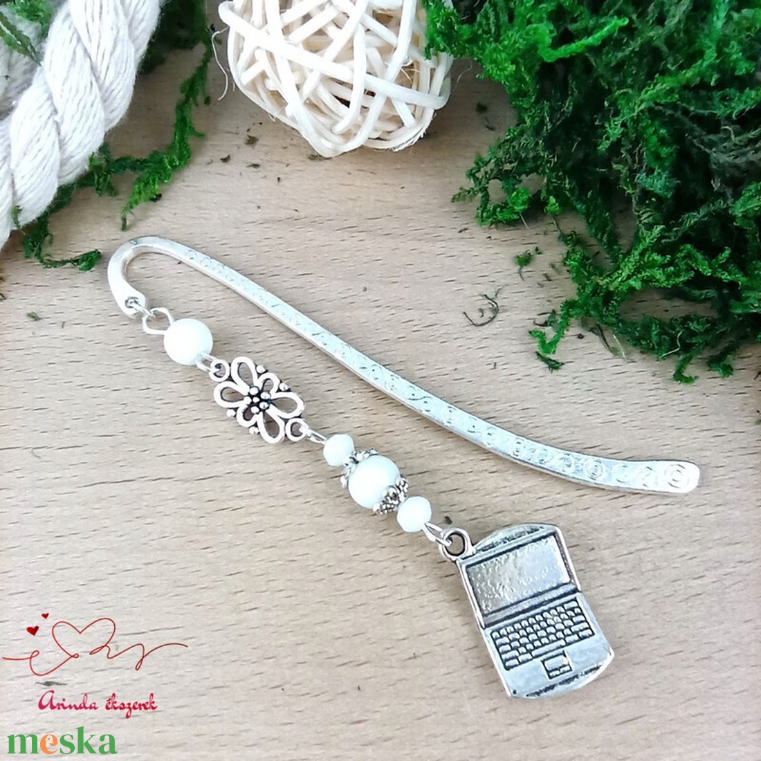 Fehér laptop könyvjelző könyvékszer  - könyv & zene - könyvjelző - Meska.hu