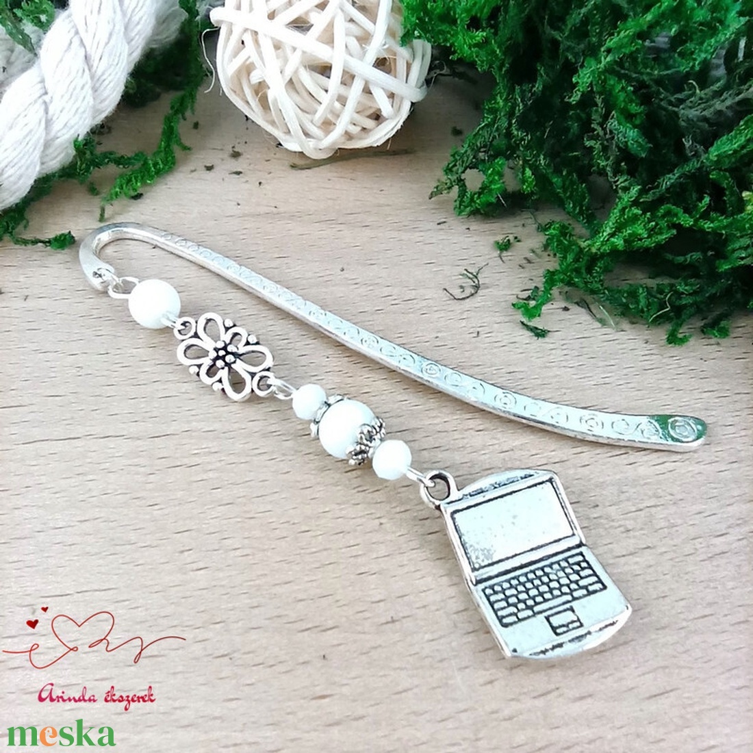 Fehér laptop könyvjelző könyvékszer  - könyv & zene - könyvjelző - Meska.hu