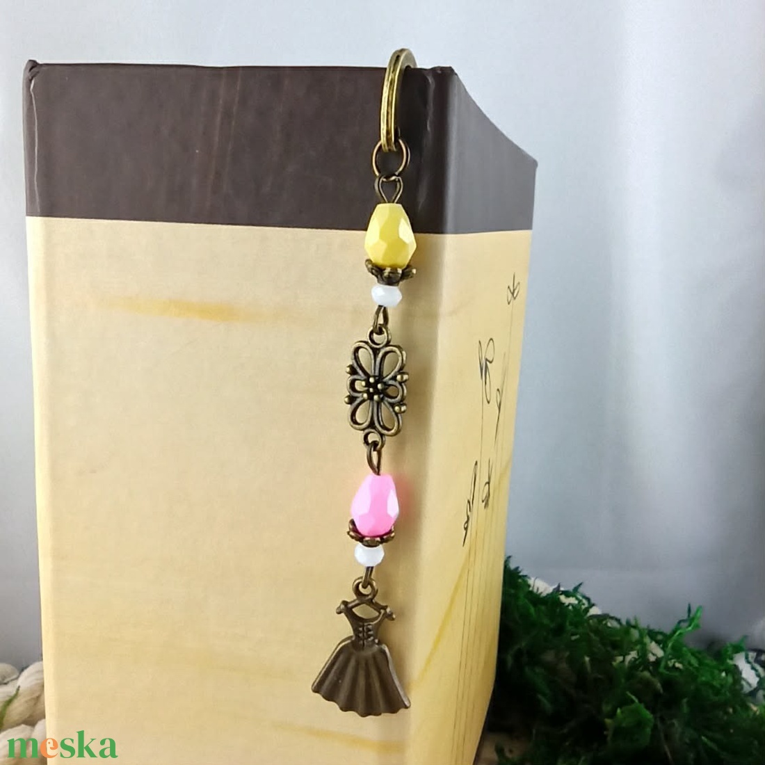 Rózsaszín sárga ruha könyvjelző  - könyv & zene - könyvjelző - Meska.hu