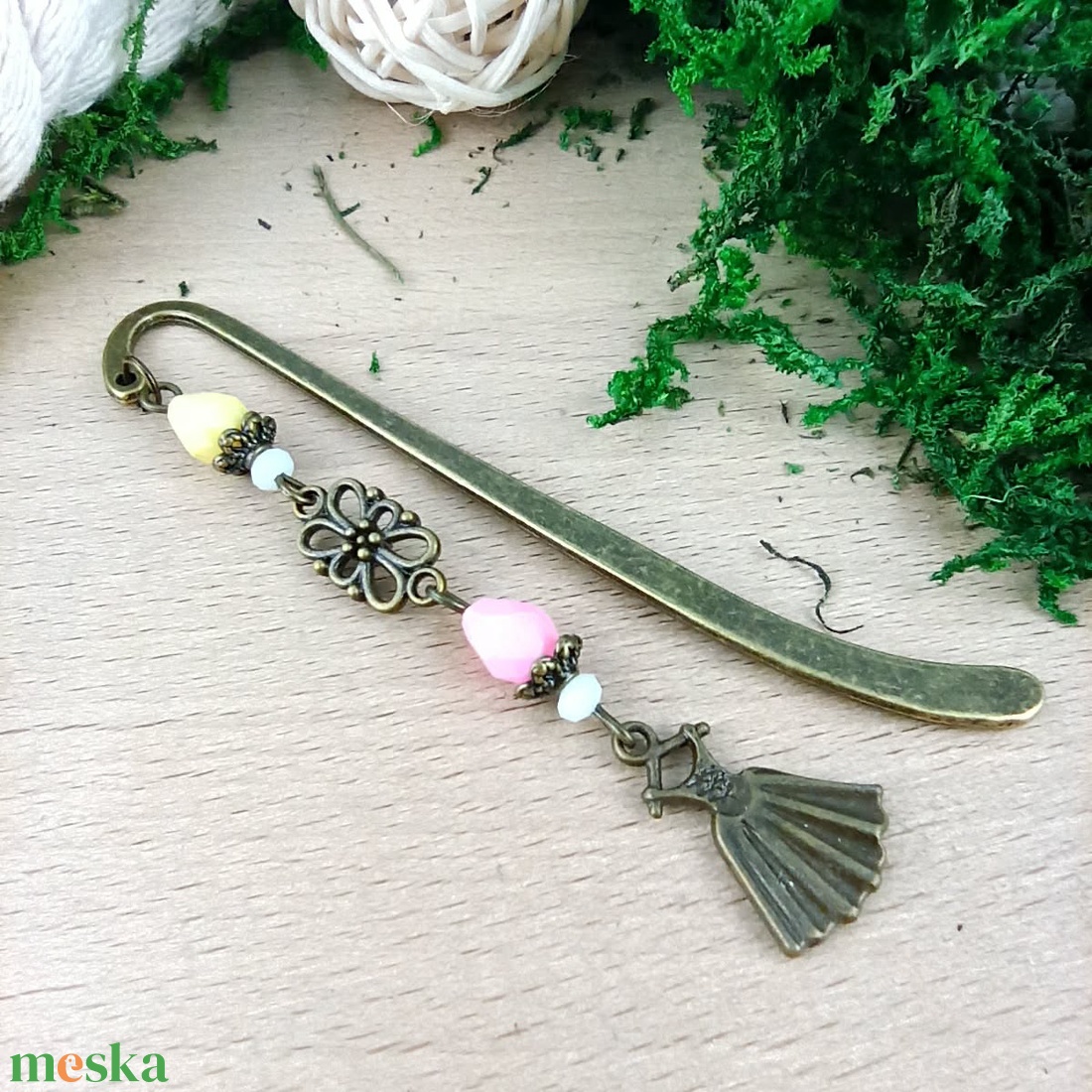 Rózsaszín sárga ruha könyvjelző  - könyv & zene - könyvjelző - Meska.hu