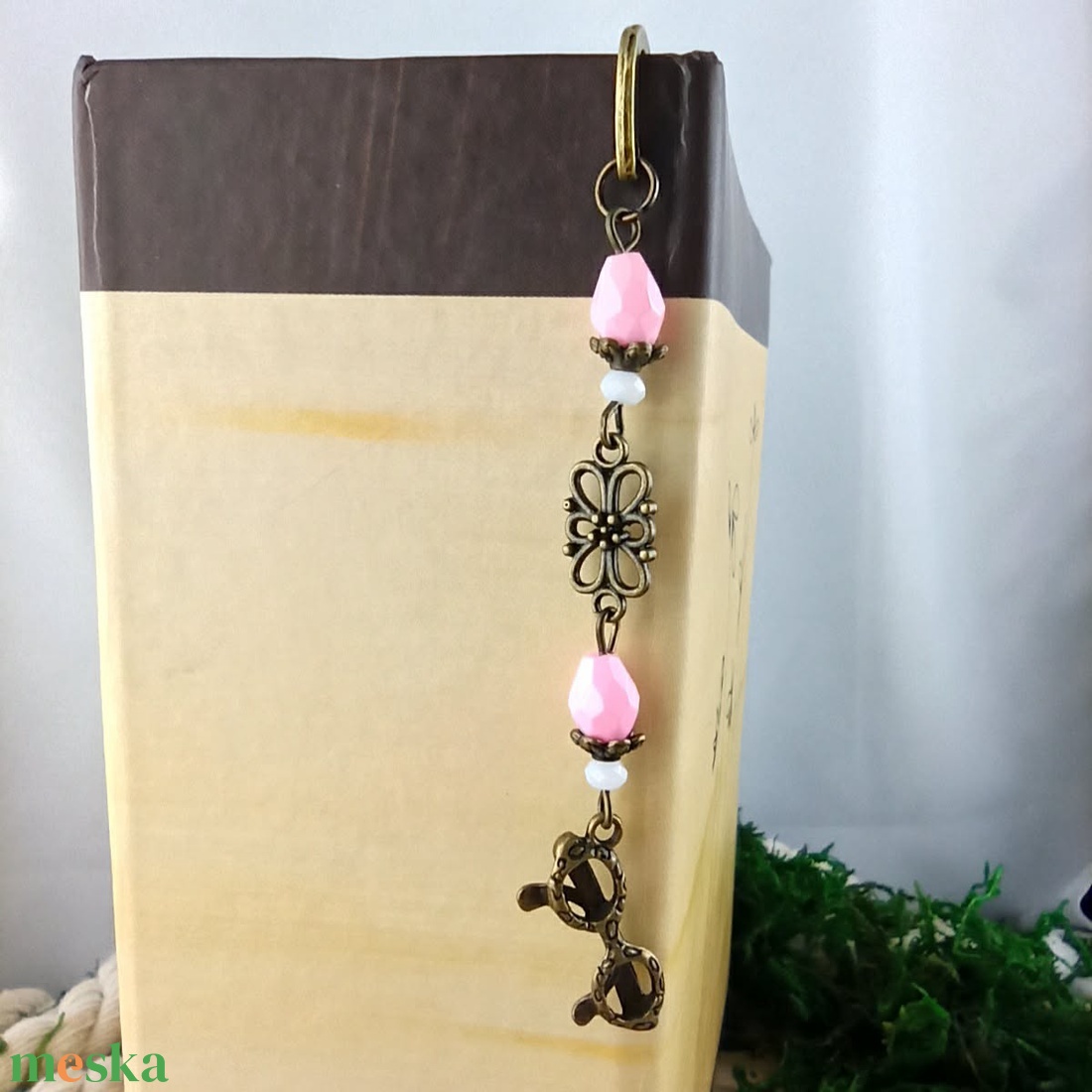 Szemüveg könyvjelző pink gyöngyökkel - könyv & zene - könyvjelző - Meska.hu
