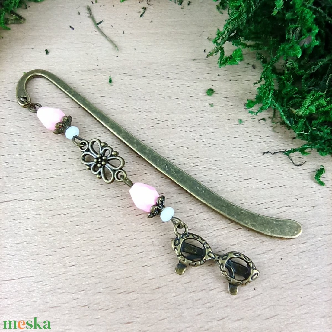 Szemüveg könyvjelző pink gyöngyökkel - könyv & zene - könyvjelző - Meska.hu