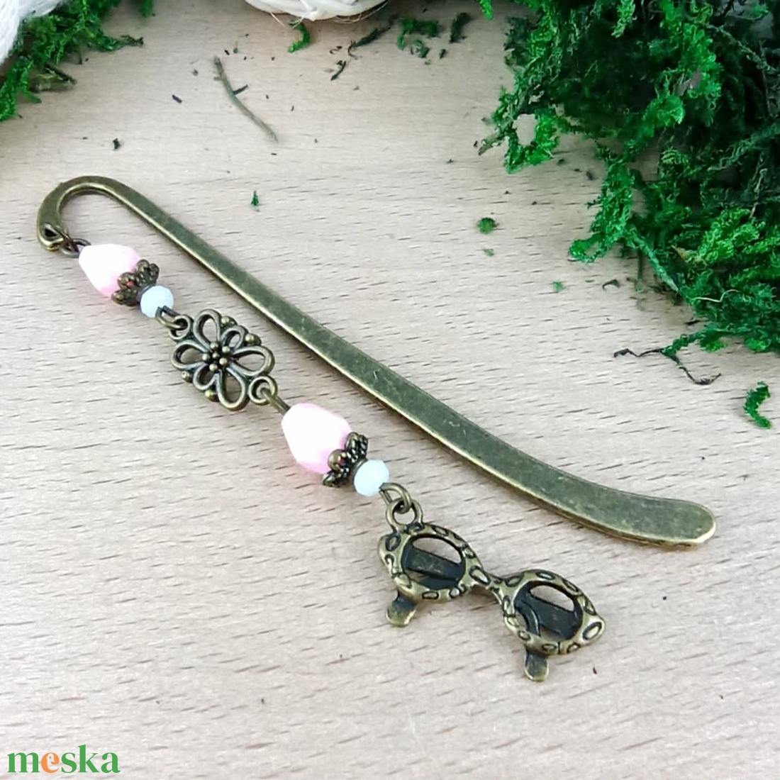 Szemüveg könyvjelző pink gyöngyökkel - könyv & zene - könyvjelző - Meska.hu