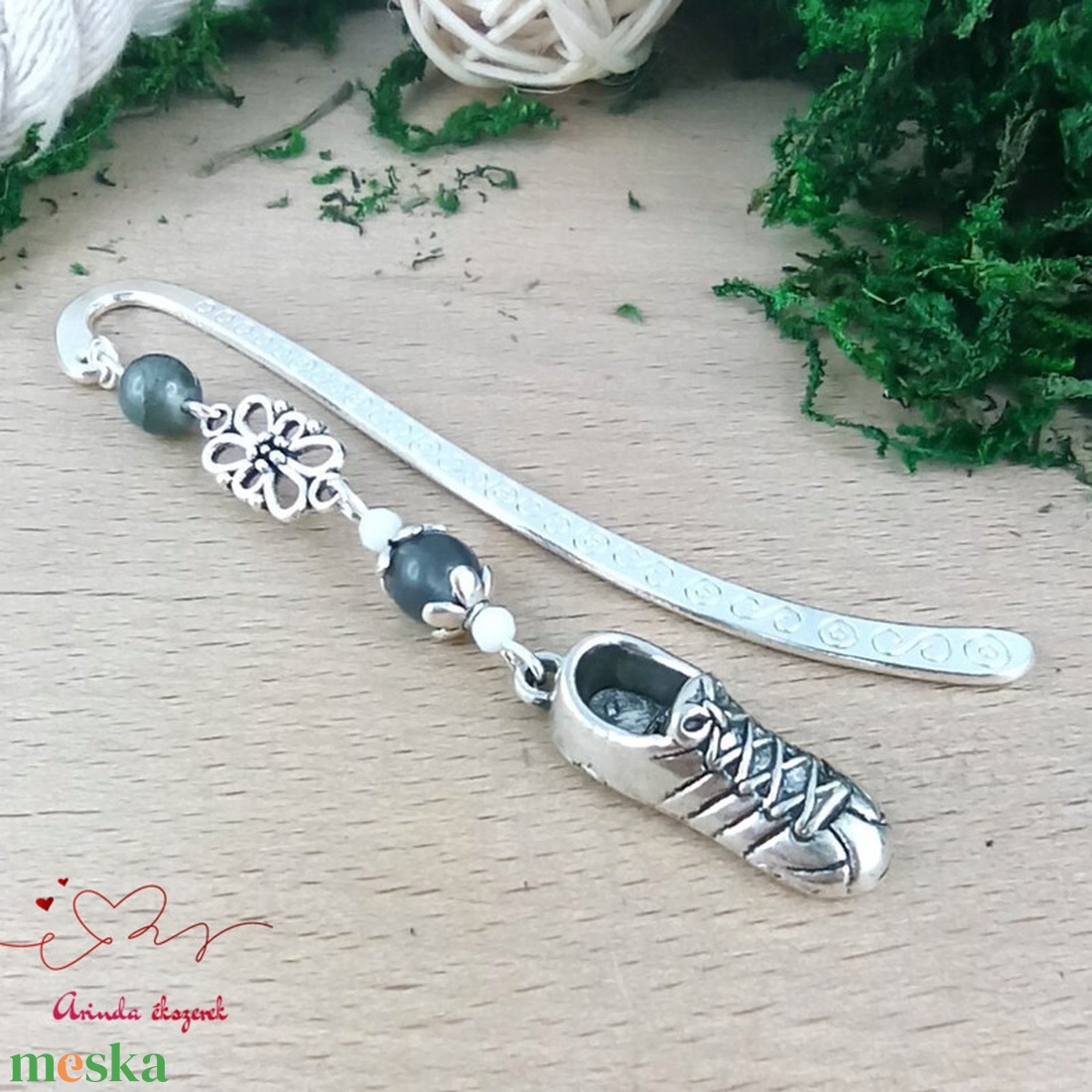 Szürketornacipő medálos könyvjelző  - könyv & zene - könyvjelző - Meska.hu