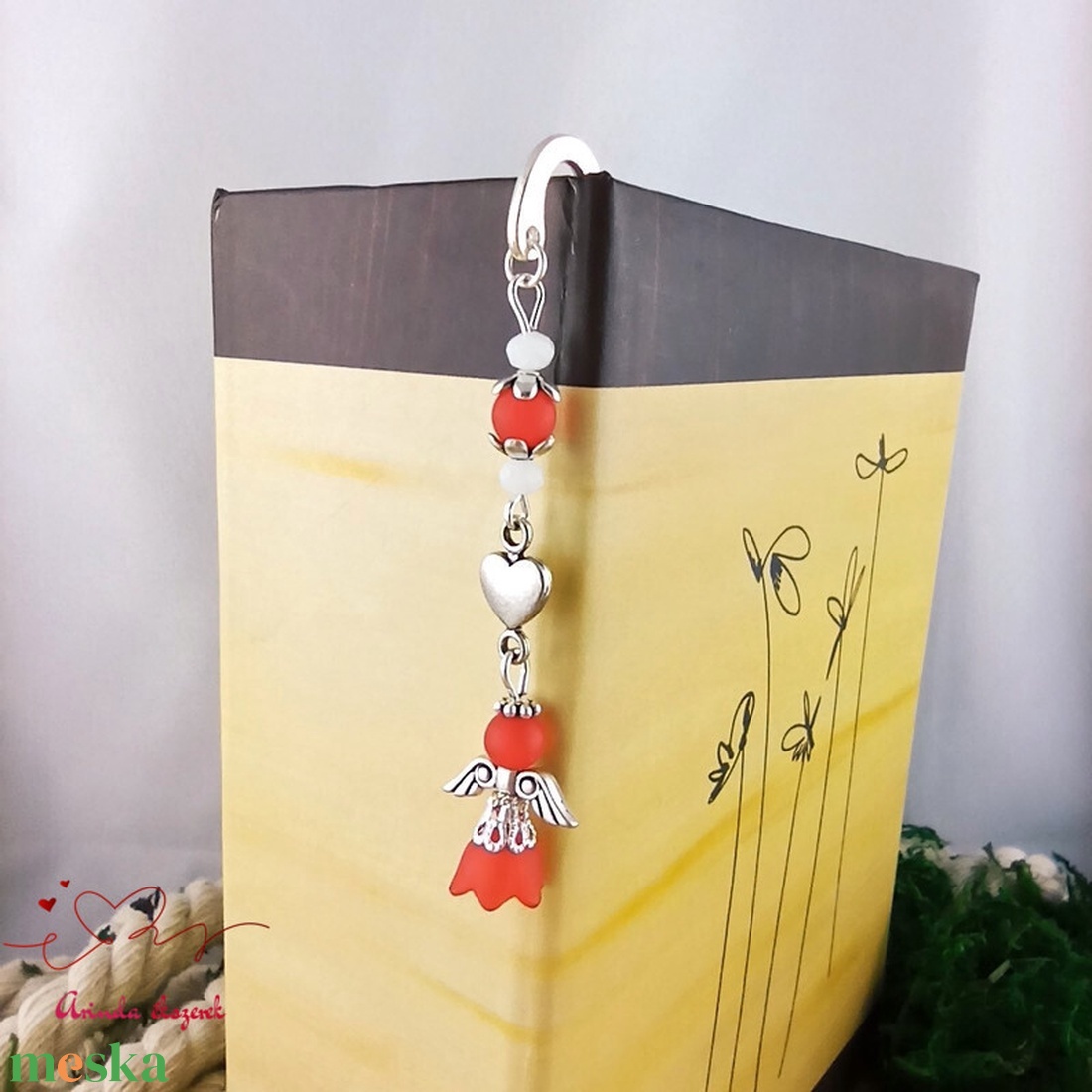 Angyal könyvjelző piros gyöngyökkel - meghitt karácsonyi ajándék könyvszeretőknek - könyv & zene - könyvjelző - Meska.hu