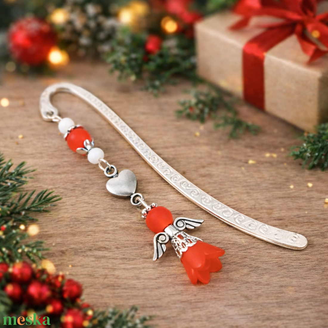 Angyal könyvjelző piros gyöngyökkel - meghitt karácsonyi ajándék könyvszeretőknek - könyv & zene - könyvjelző - Meska.hu