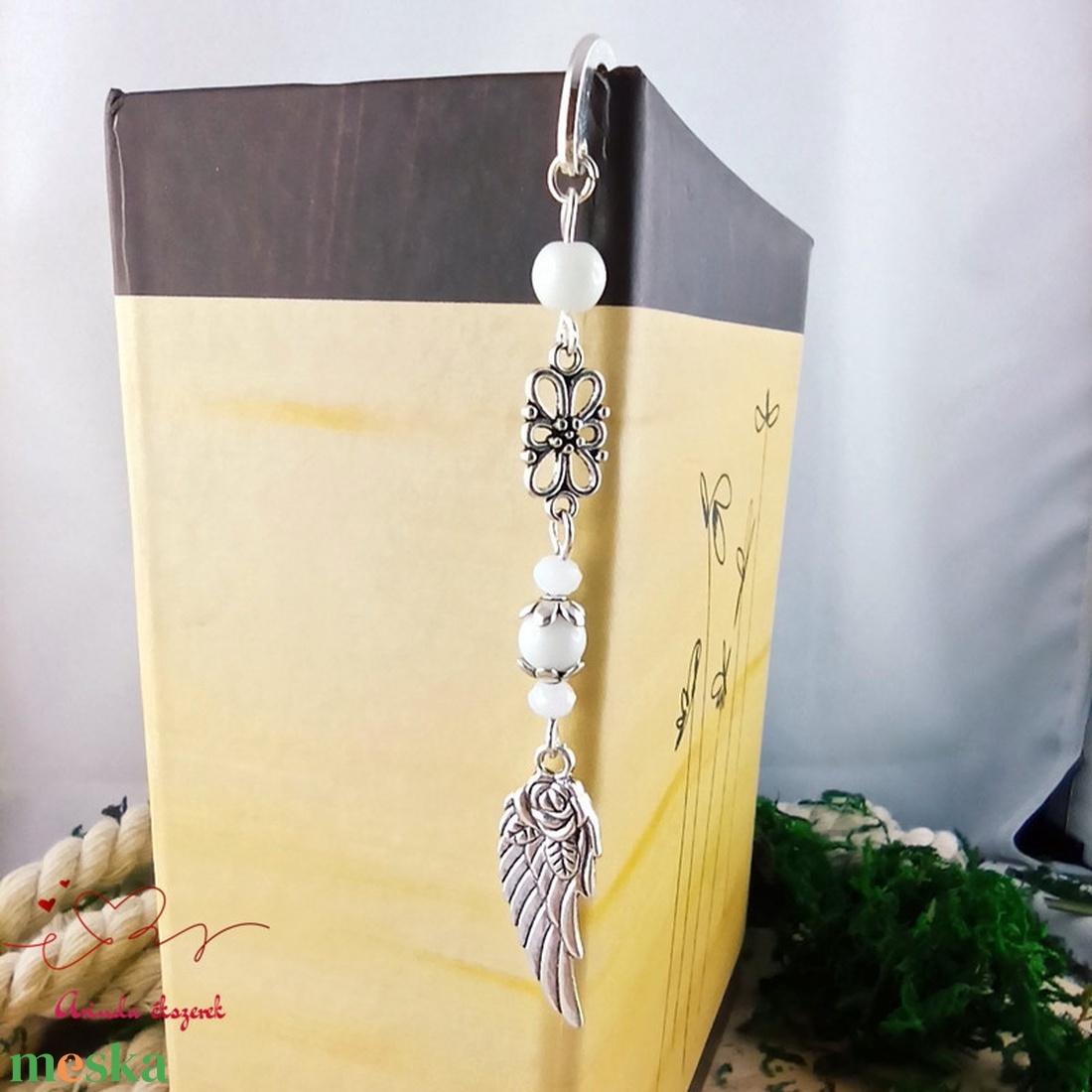 Angyalszárnyas könyvjelző - évzáró ajándék ballagásra, év végi köszönetként fehér színben - könyv & zene - könyvjelző - Meska.hu