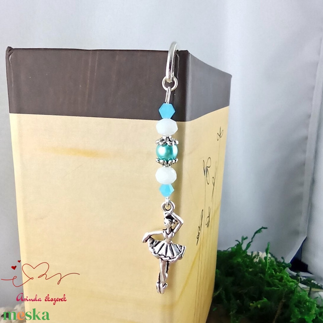 Balerina könyvjelző kék-fehér gyöngyökkel � elegáns ajándék táncosoknak, balett rajongóknak - könyv & zene - könyvjelző - Meska.hu