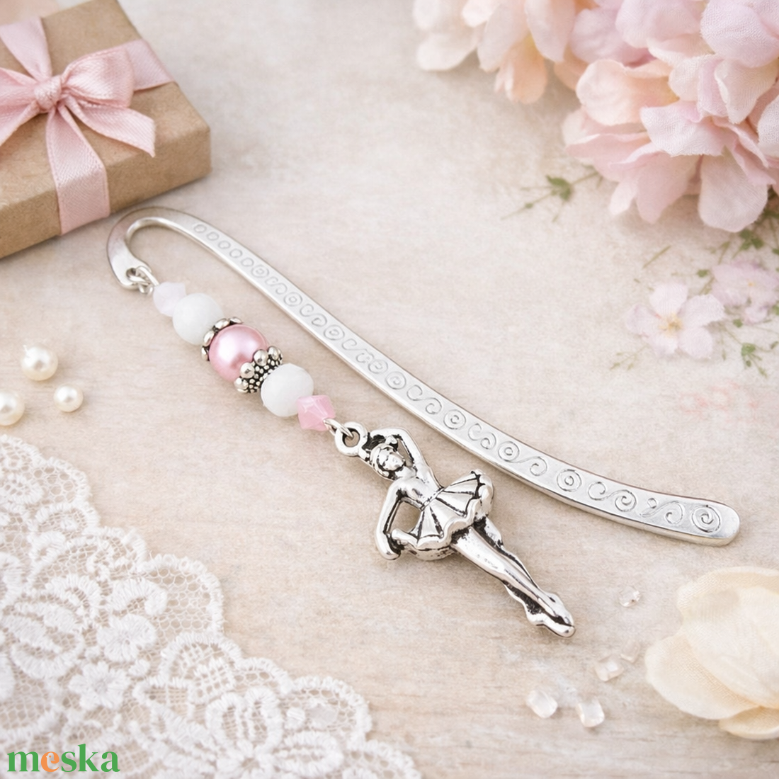 Balerina könyvjelző rózsaszín-fehér gyöngyökkel � elegáns ajándék táncosoknak, balett rajongóknak - könyv & zene - könyvjelző - Meska.hu