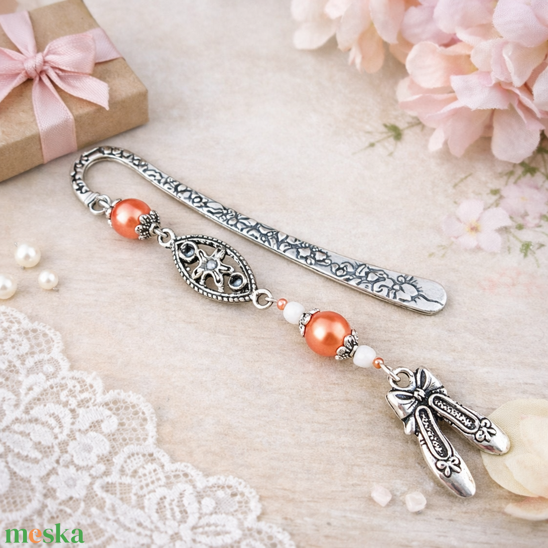 Balettcipő könyvjelző narancs-fehér gyöngyökkel � elegáns ajándék táncosoknak, balett rajongóknak - könyv & zene - könyvjelző - Meska.hu