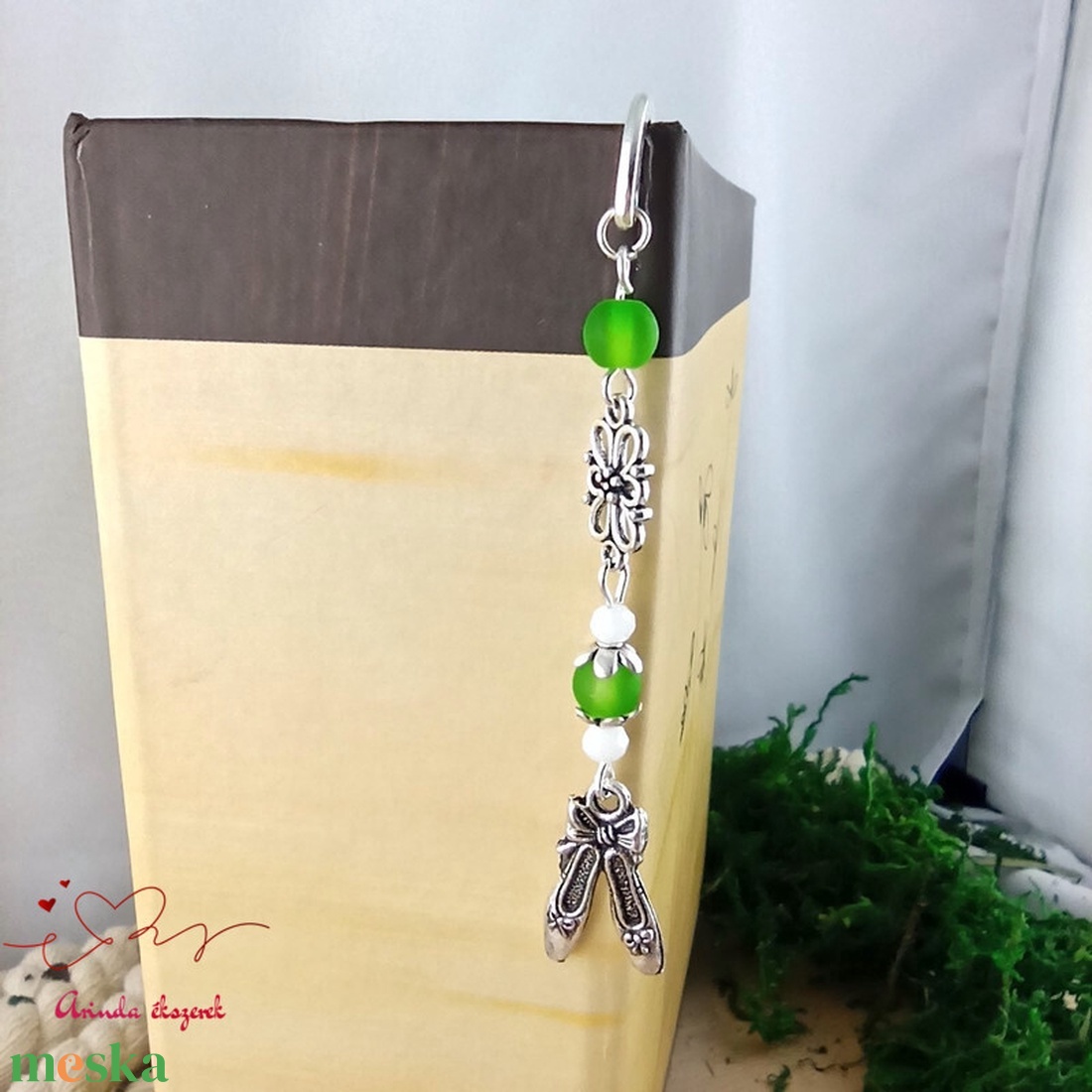 Balettcipő könyvjelző zöld-fehér gyöngyökkel � elegáns ajándék táncosoknak, balett rajongóknak - könyv & zene - könyvjelző - Meska.hu