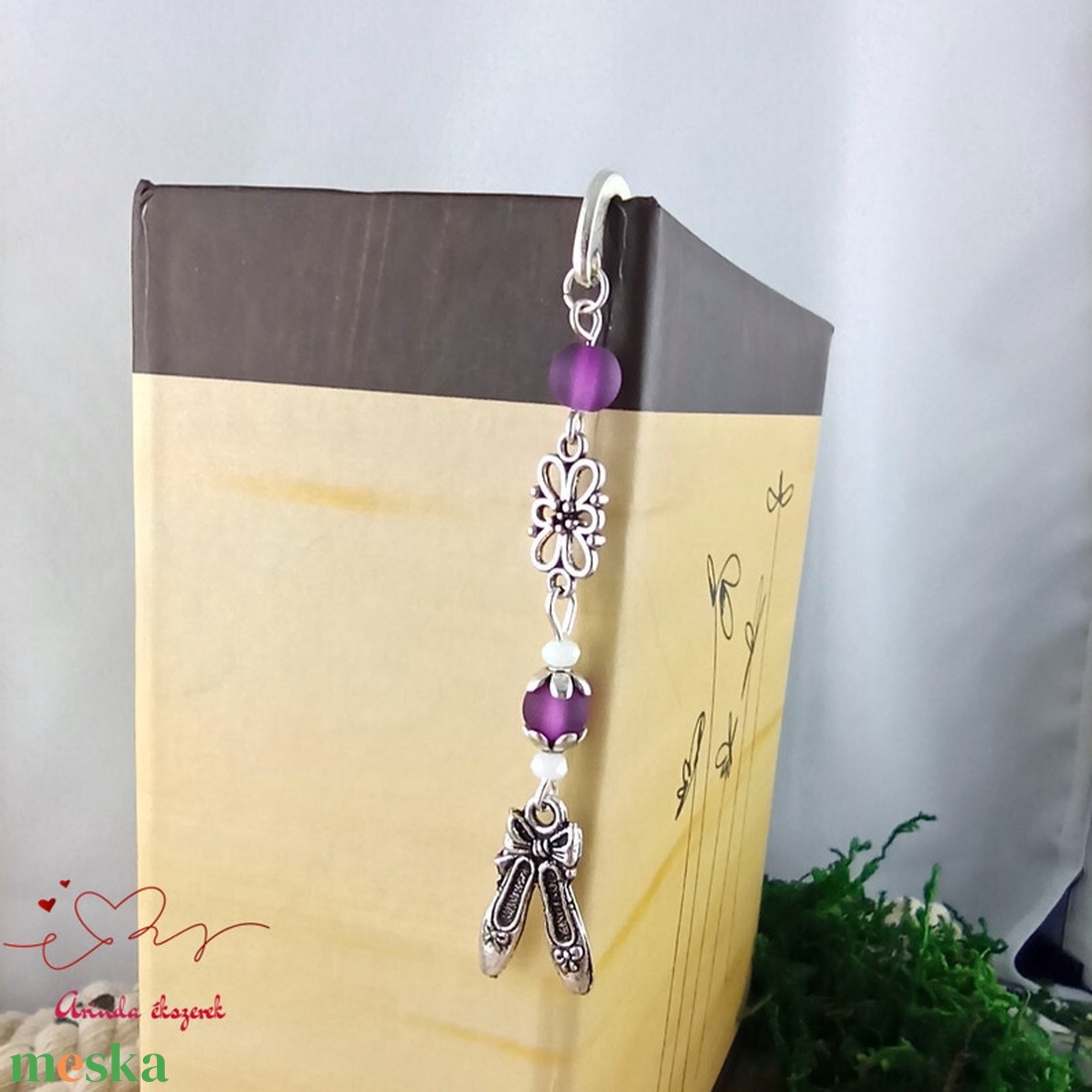 Balettcipő könyvjelző lila-fehér gyöngyökkel � elegáns ajándék táncosoknak, balett rajongóknak - könyv & zene - könyvjelző - Meska.hu