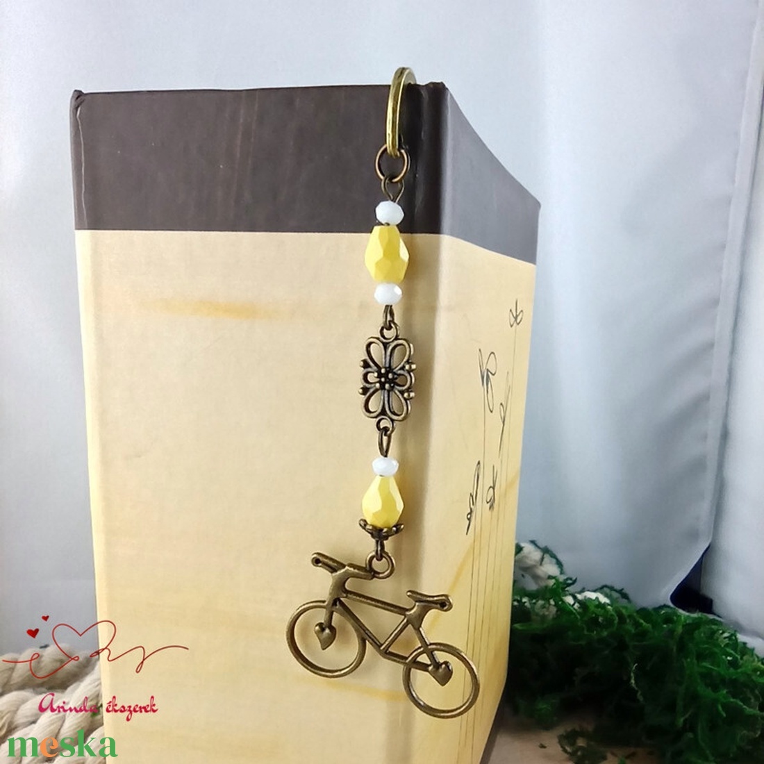 Biciklis könyvjelző � sportos, természetkedvelő ajándék szülinapra, névnapra sárga gyöngyökkel - könyv & zene - könyvjelző - Meska.hu
