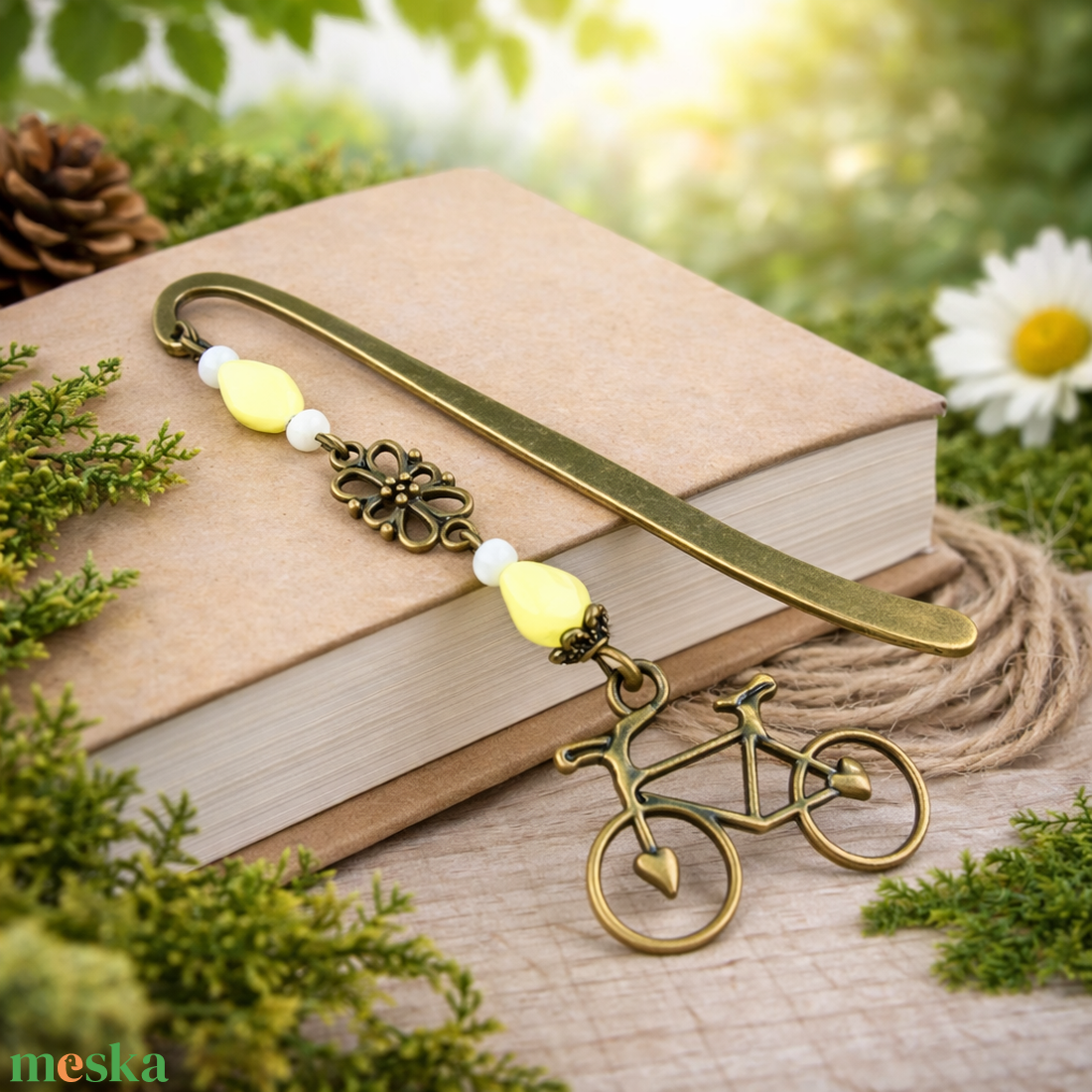 Biciklis könyvjelző � sportos, természetkedvelő ajándék szülinapra, névnapra sárga gyöngyökkel - könyv & zene - könyvjelző - Meska.hu