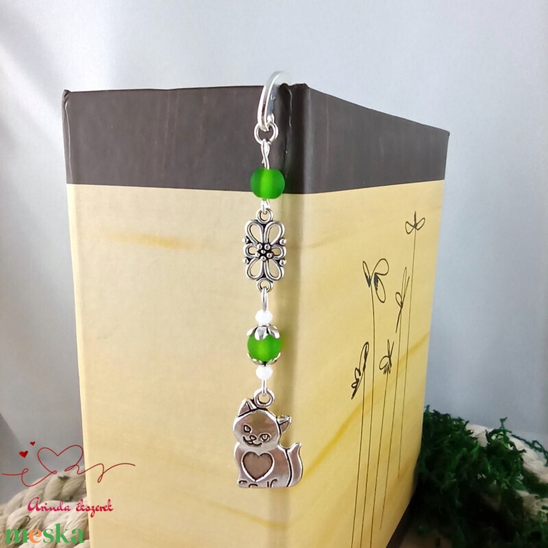 Cicás könyvjelző zöld gyöngyökkel � kézzel készült ajándék állatbarátoknak, macskakedvelőknek névnapra, születésnapra - könyv & zene - könyvjelző - Meska.hu