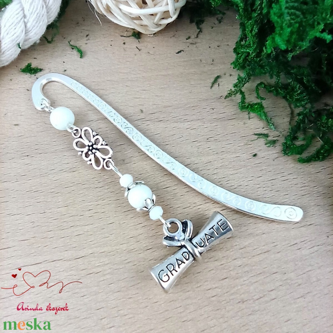 Diplomás könyvjelző fehér gyöngyökkel � ballagási és avatási ajándék diplomázóknak - könyv & zene - könyvjelző - Meska.hu
