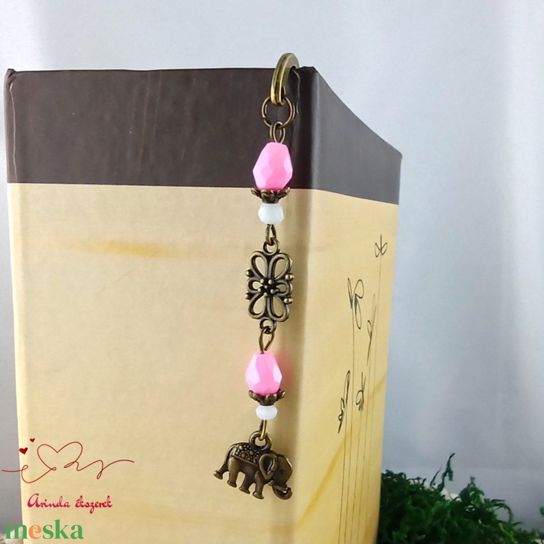 Elefánt medálos könyvjelző rózsaszín gyöngyökkel � szerencsét hozó ajándék - könyv & zene - könyvjelző - Meska.hu